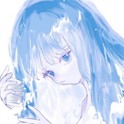 老人烧杨絮险些点着全村